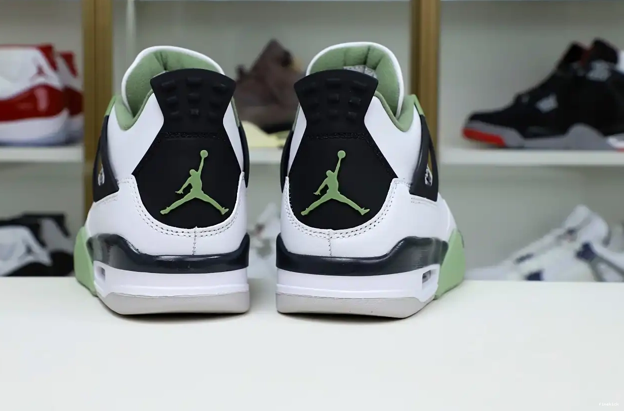 4 JORDAN AIR 